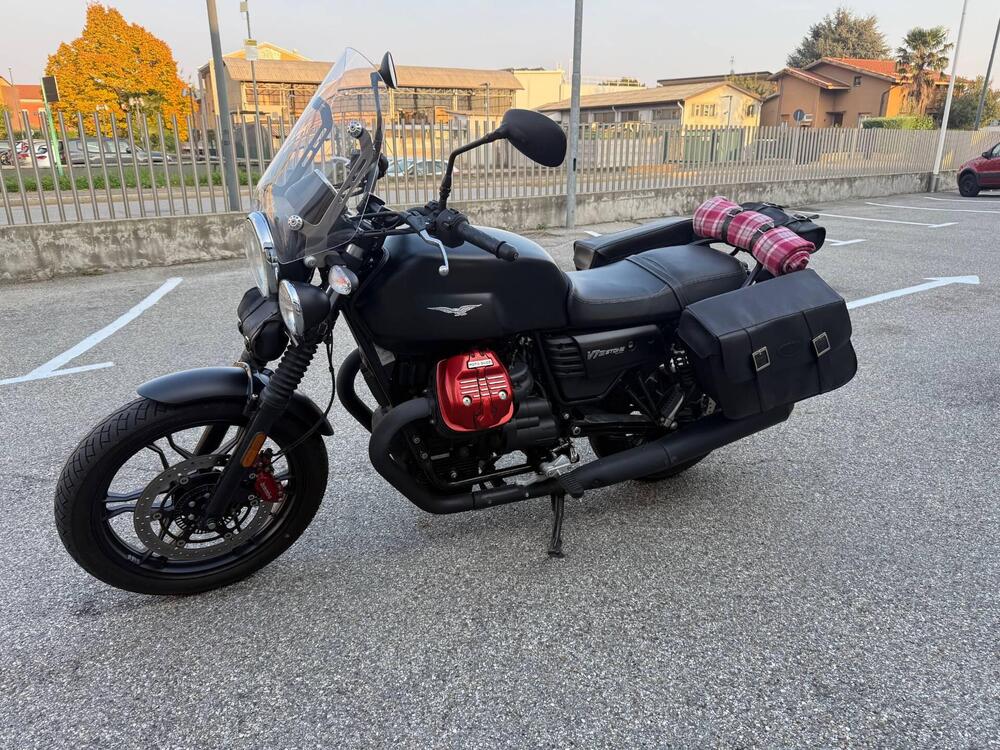 Moto Guzzi V7 II Stone (2015 - 17) (4)