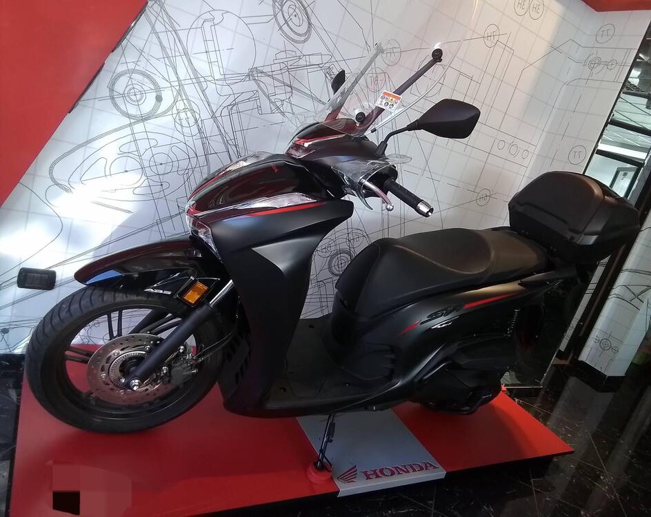Honda SH 350 Sport (2021 - 24) (2)