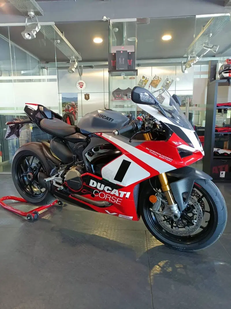 Ducati Panigale V2 Superquadro Final Edition (2024)