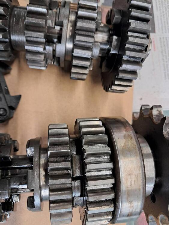 ALBERO PRIMARIO E SECONDARIO CON INGRANAGGI NUOVO Moto Guzzi (2)