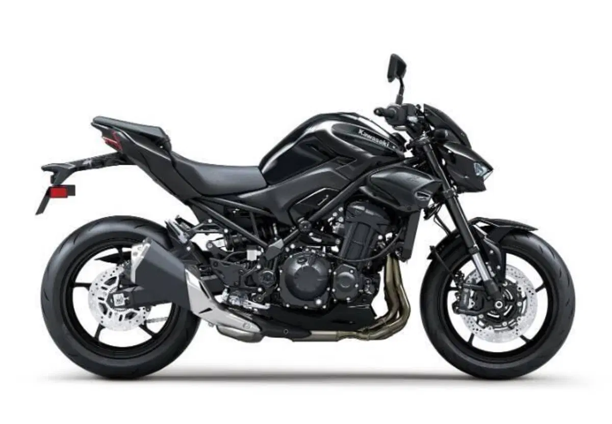 Kawasaki Z 900 (2025 - 26) (2)