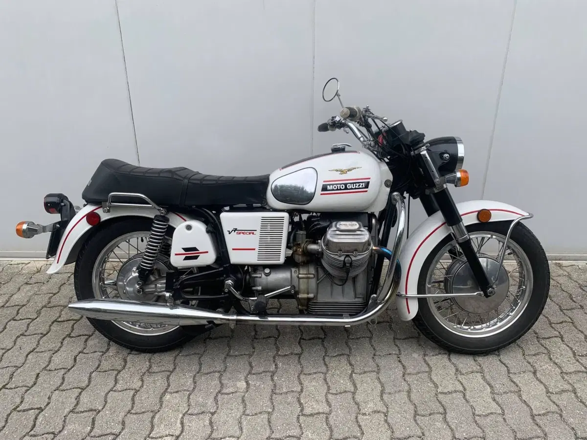 Moto Guzzi V7 Special (9)