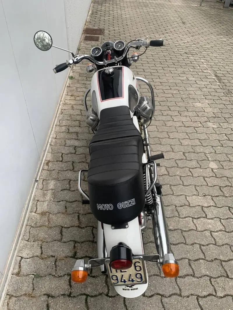 Moto Guzzi V7 Special (11)