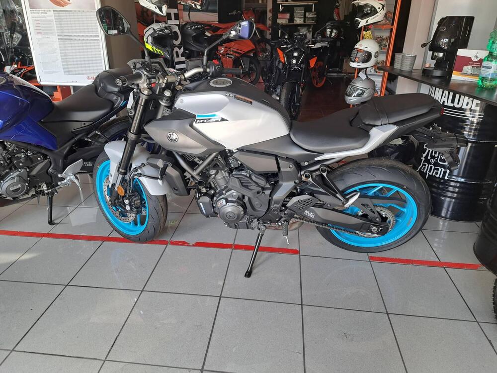 Yamaha MT-07 Y-AMT (2025) (2)