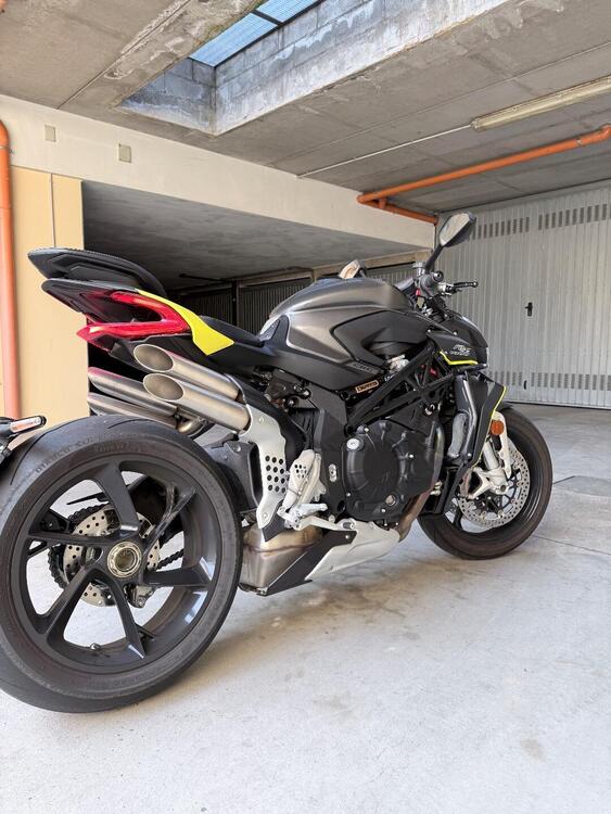 MV Agusta Brutale 1000 RS (2022 - 25) (2)