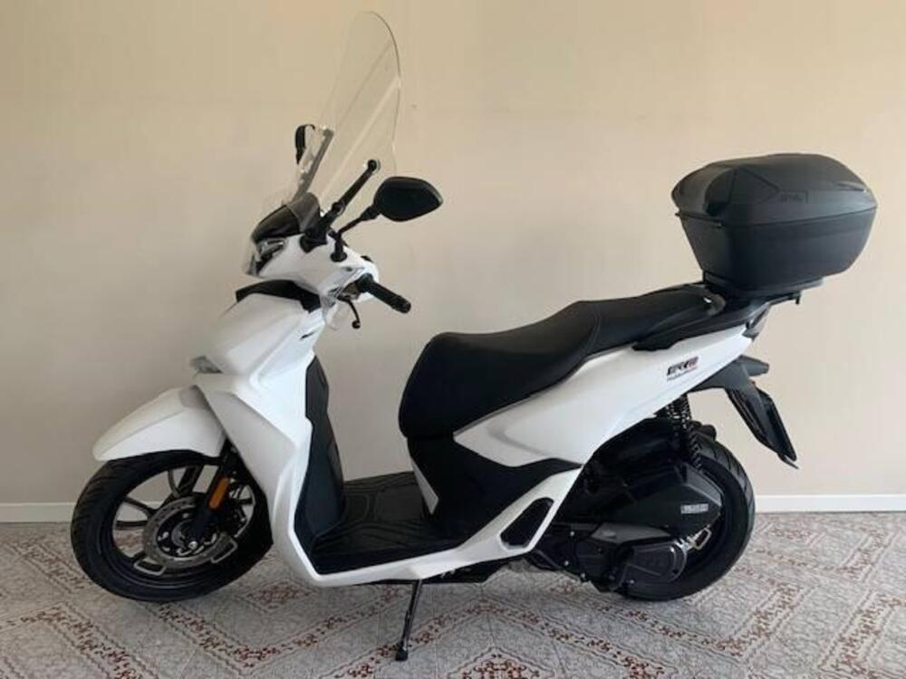 Voge Sfida SR16 125 (2025) (5)