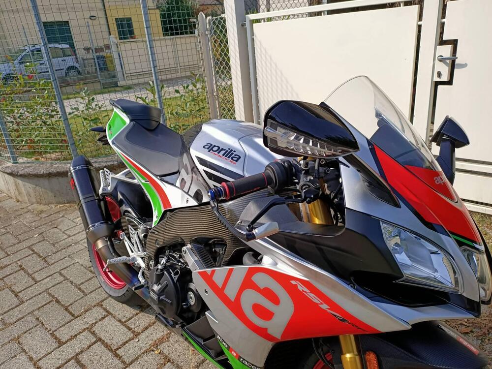 Aprilia RSV4 RF ABS (2015 - 17) (2)
