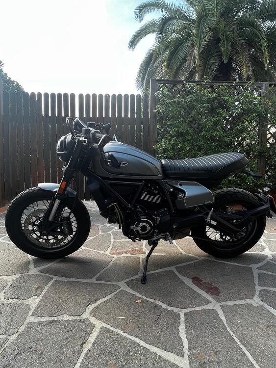 Ducati Scrambler 800 Night Shift (2021 - 22) (2)