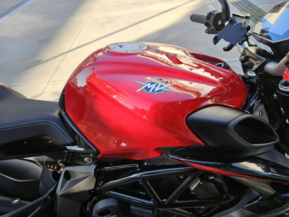 MV Agusta Brutale 800 Rosso (2021 - 23) (2)