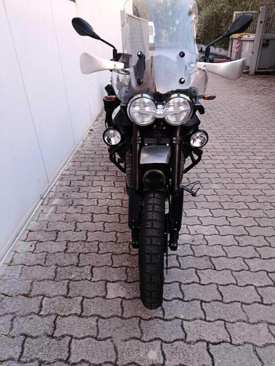 Moto Guzzi V85 TT (2021 - 23) (5)
