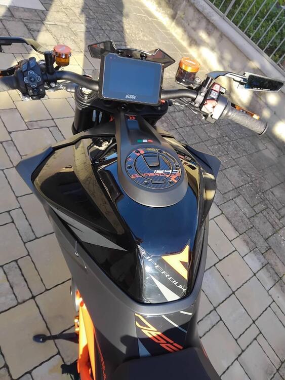 KTM 1290 Super Duke R (2021) (4)