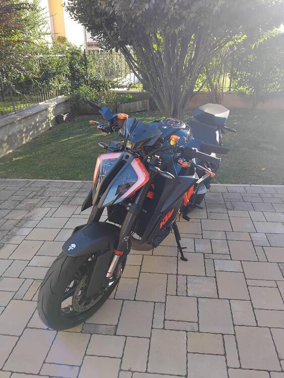 KTM 1290 Super Duke R (2021) (2)