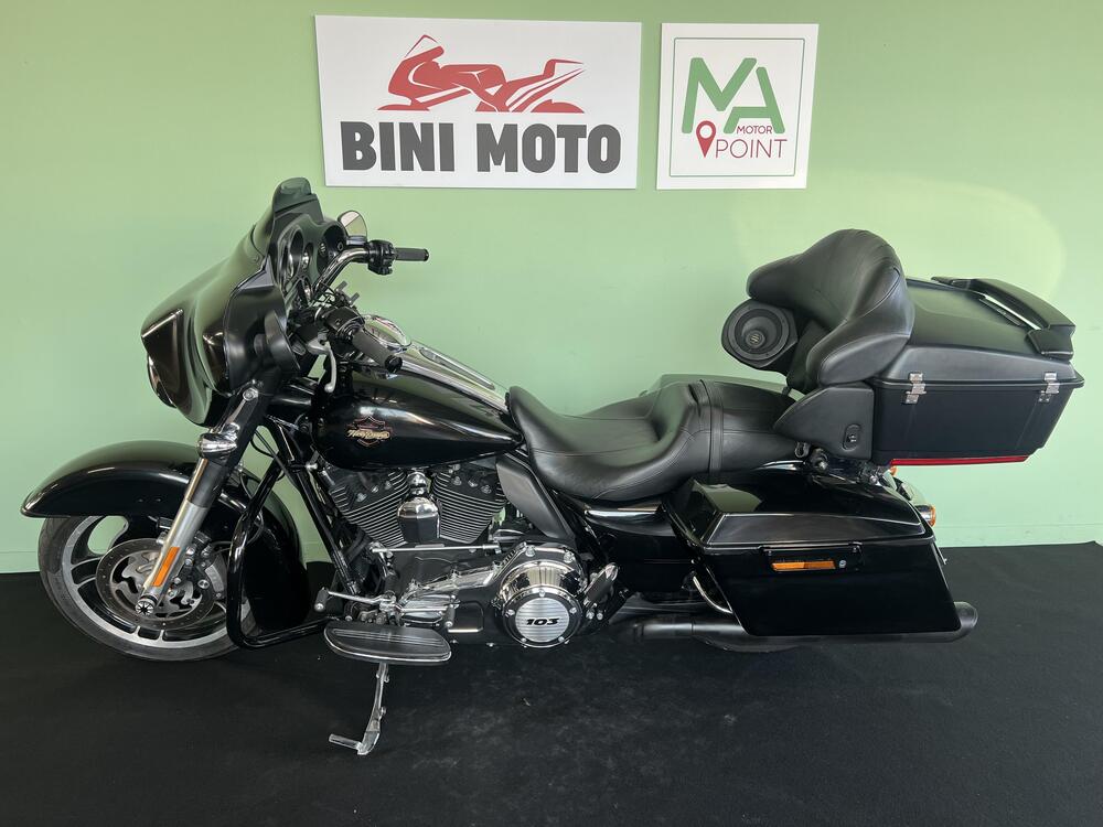 Harley-Davidson 1690 Street Glide (2011 - 13) - FLHX (5)