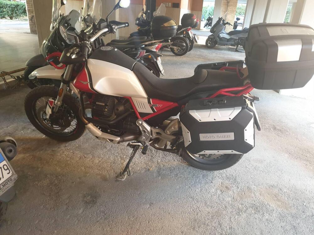 Moto Guzzi V85 TT Evocative Graphics (2021 - 23) (3)