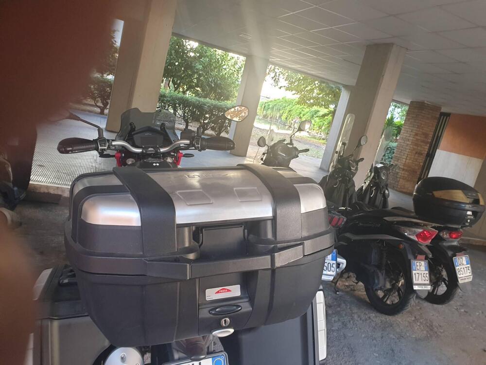 Moto Guzzi V85 TT Evocative Graphics (2021 - 23) (4)