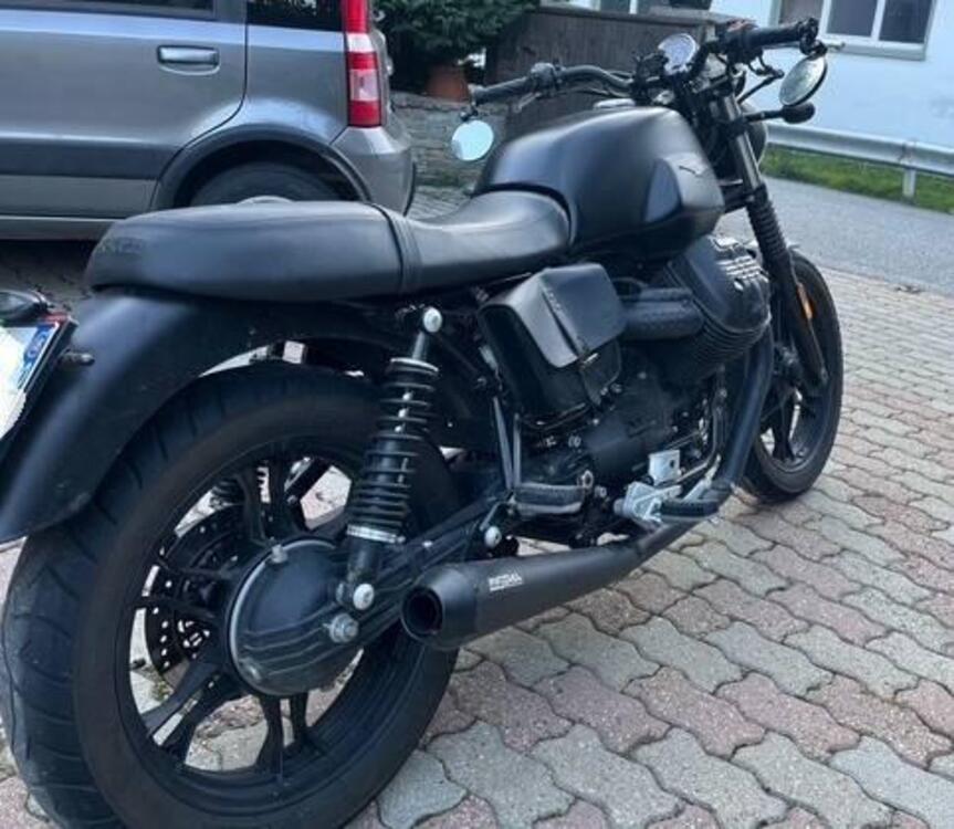 Moto Guzzi V7 III Stone (2017 - 20)