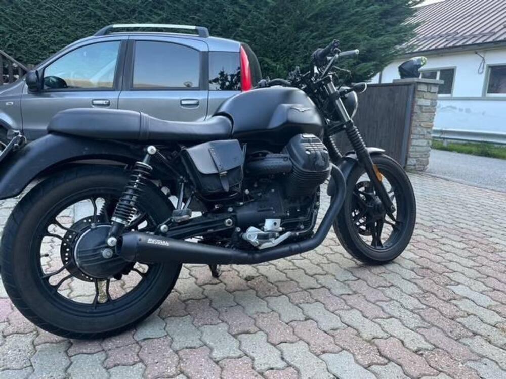 Moto Guzzi V7 III Stone (2017 - 20) (4)
