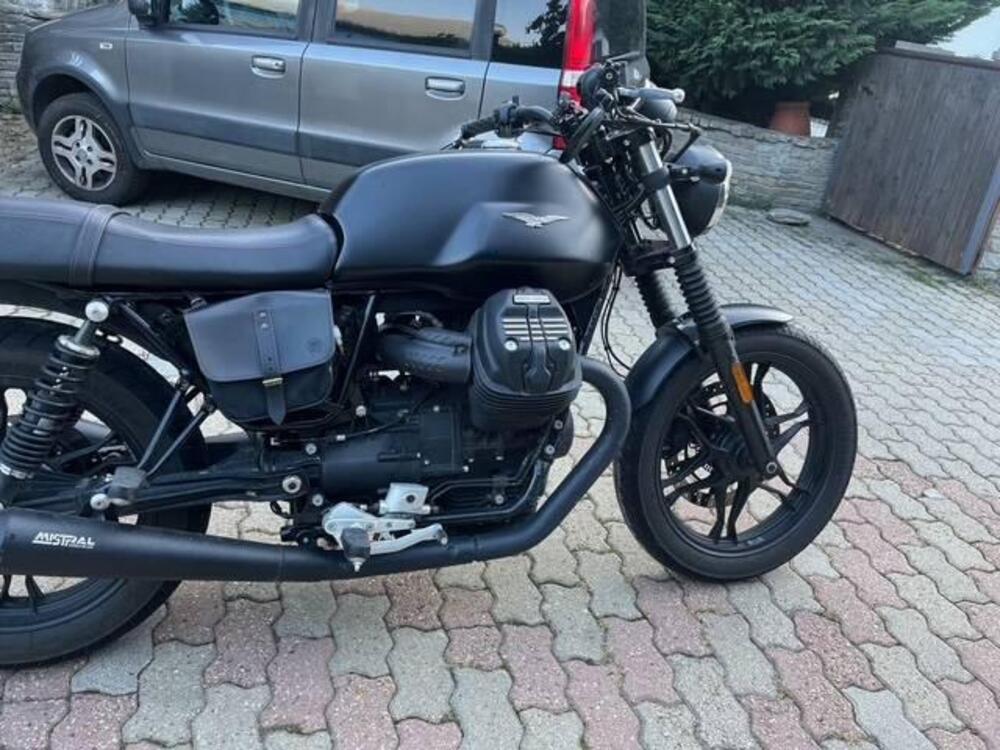 Moto Guzzi V7 III Stone (2017 - 20) (5)