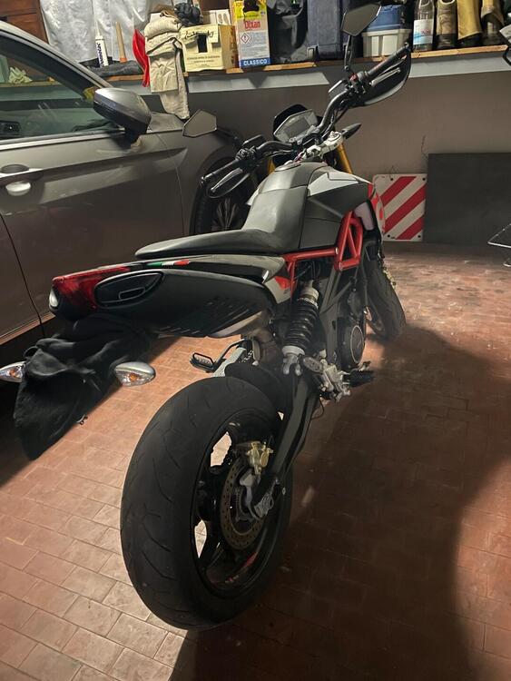 Aprilia Dorsoduro 900 (2017 - 20) (2)