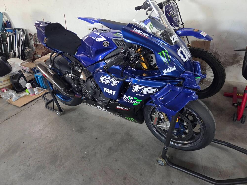 Yamaha YZF R1 GYTR (2025) (2)