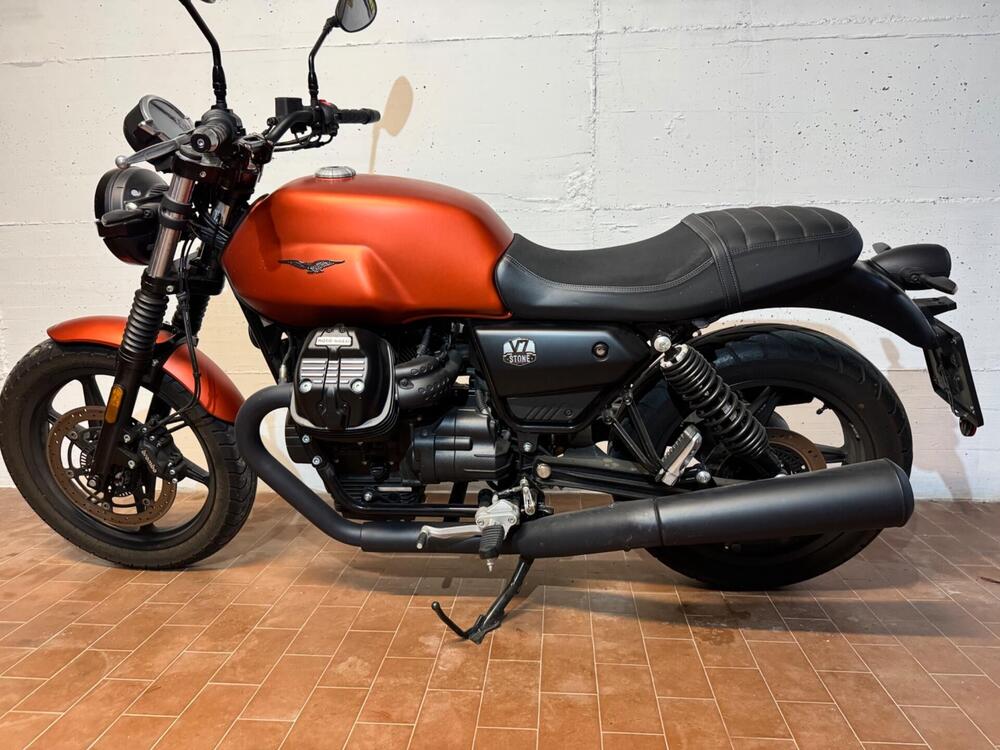Moto Guzzi V7 Special (2021 - 24) (2)
