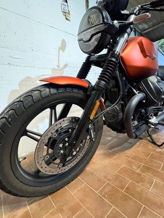 Moto Guzzi V7 Special (2021 - 24) (4)
