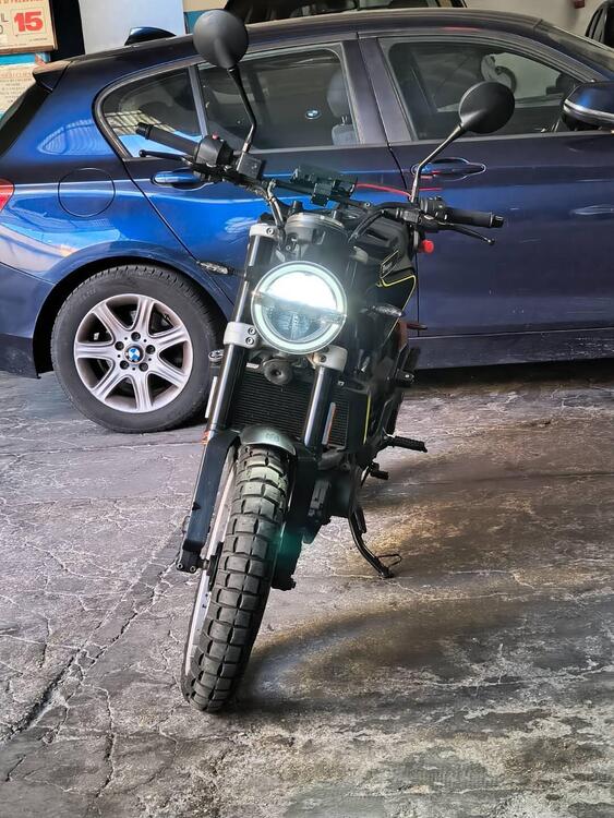 Husqvarna Svartpilen 401 (2018 - 19) (4)