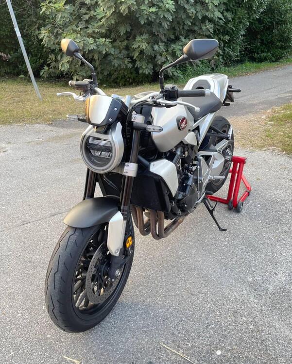 Honda CB 1000 R (2021 - 25) (5)