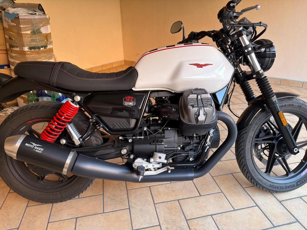 Moto Guzzi V7 Stone Ten (2024 - 25)