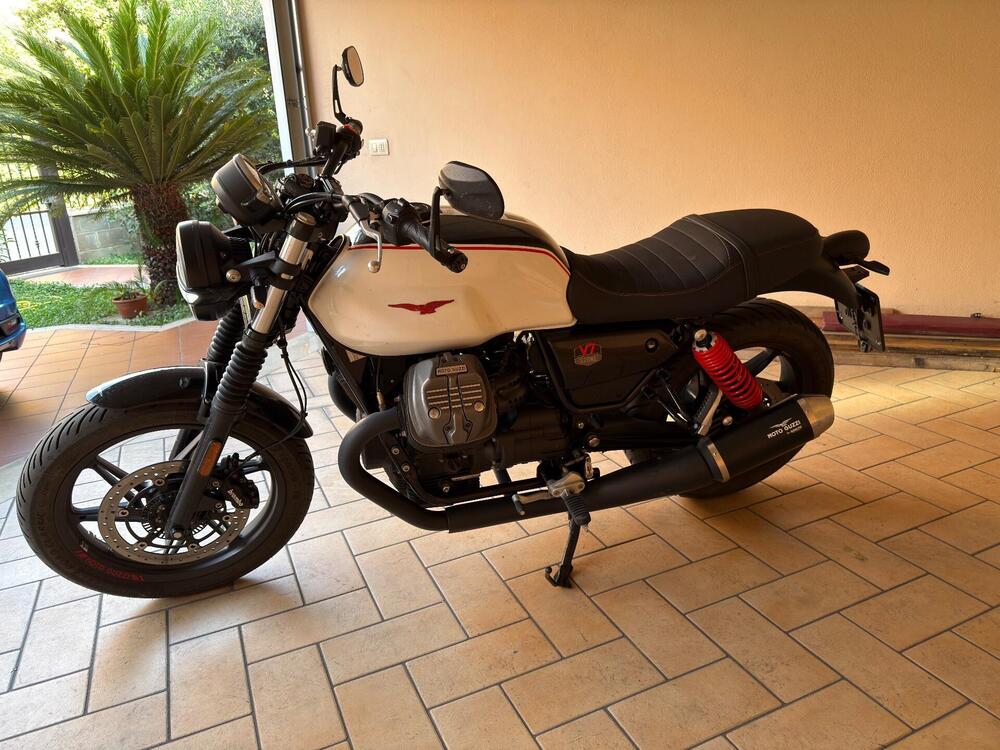 Moto Guzzi V7 Stone Ten (2024 - 25) (2)