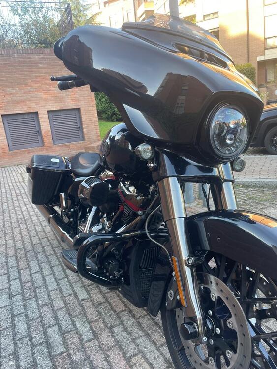 Harley-Davidson 117 Street Glide (2022) - FLHXSE (2)
