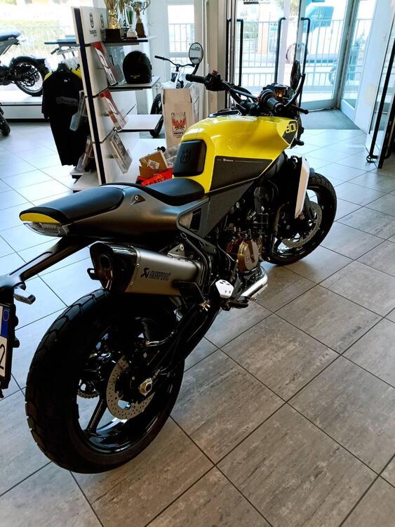 Husqvarna Svartpilen 801 L (2025) (4)