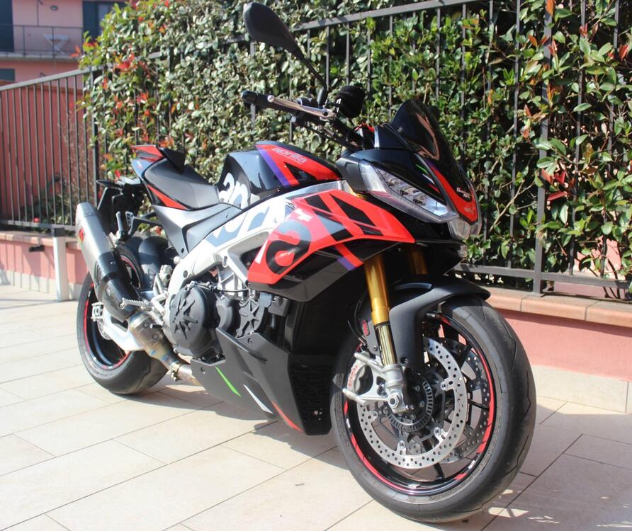 Aprilia Tuono V4 Factory (2021 - 24) (2)