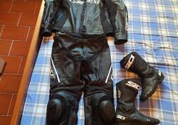 Tuta Dainese con stivali