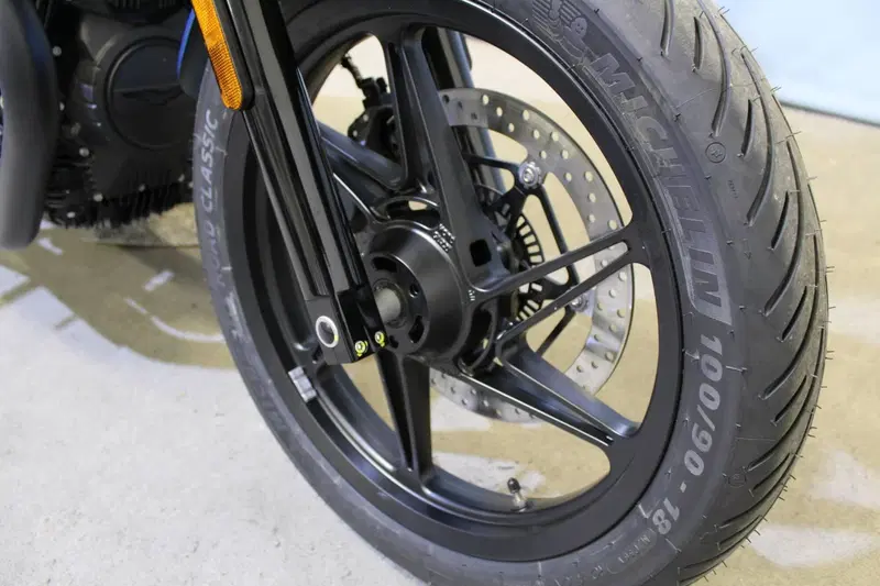 Moto Guzzi V7 Stone (2025 - 26) (5)