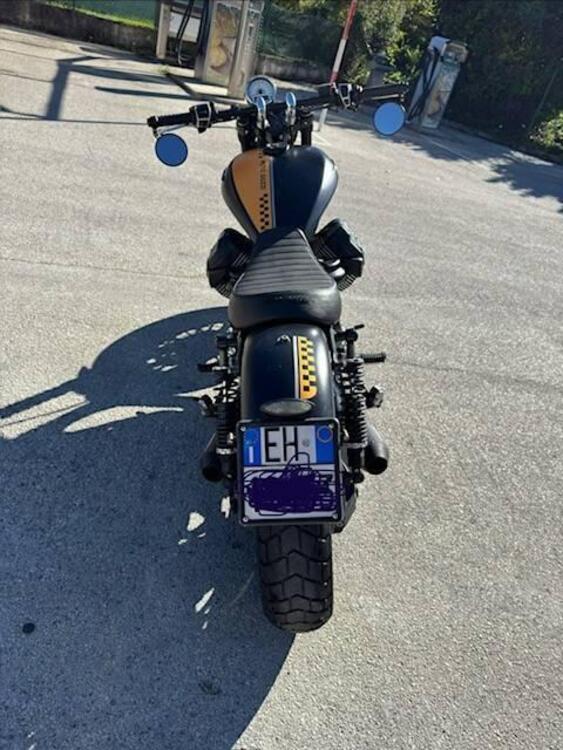 Moto Guzzi V9 Bobber (2016 - 18) (3)