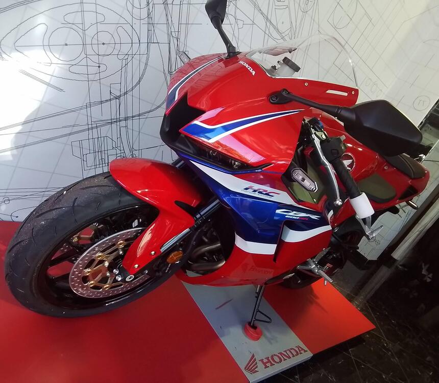 Honda CBR 600 RR (2024 - 25) (2)