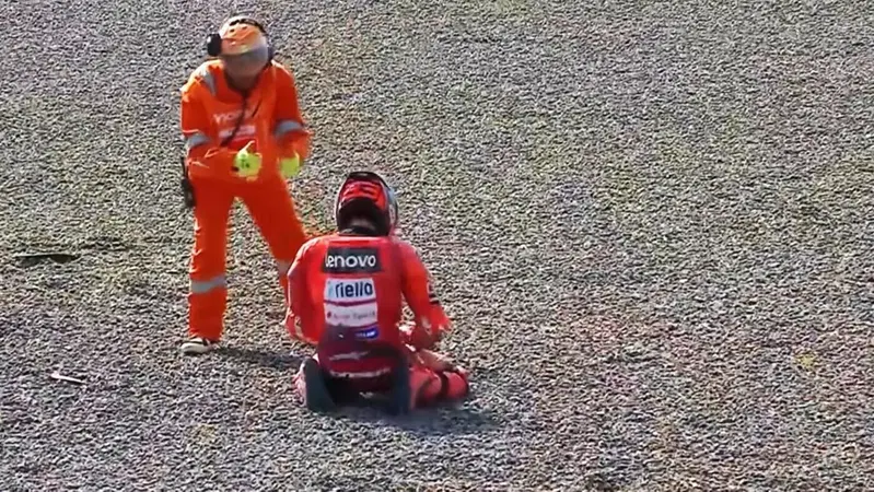 Marc M&aacute;rquez operato con successo alla scapola destra: si allungano i tempi di recupero?