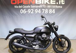 Moto Guzzi V7 Stone (2025) nuova