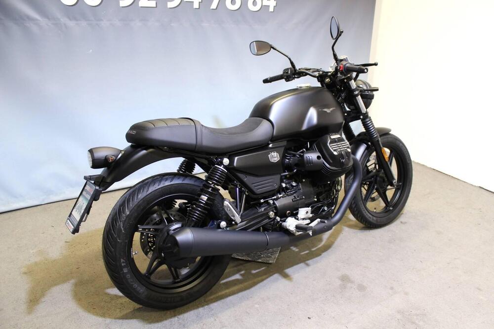 Moto Guzzi V7 Stone (2025) (3)