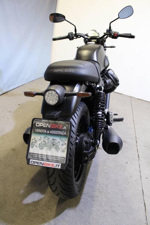 Moto Guzzi V7 Stone (2025) (4)