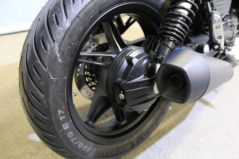 Moto Guzzi V7 Stone (2025) (5)