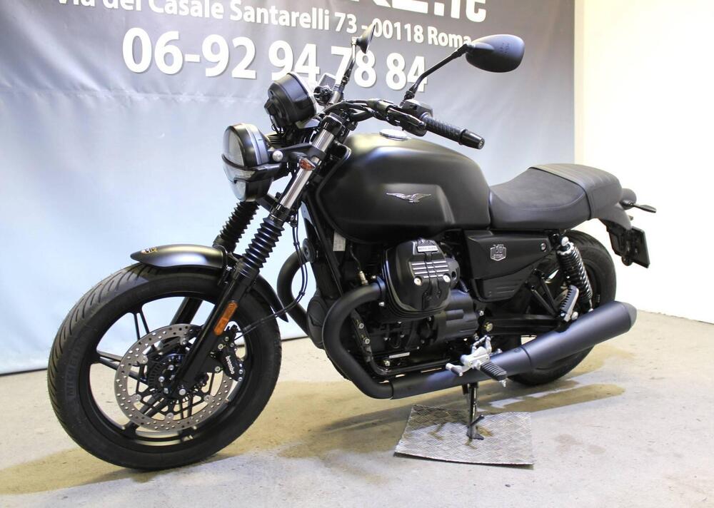 Moto Guzzi V7 Stone (2025) (2)
