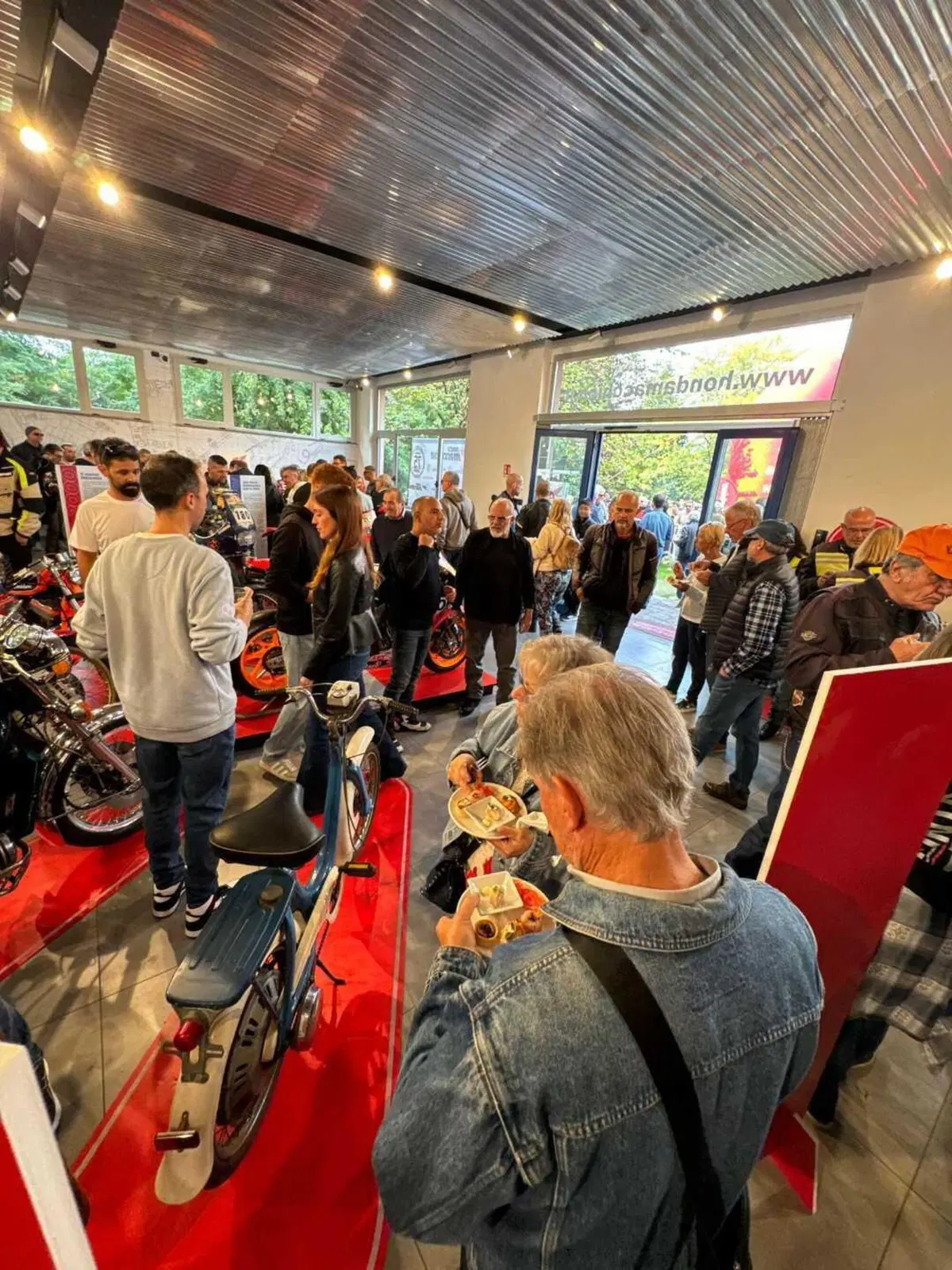 Grande successo per la festa dei 75 anni della Moto Macchion (4)