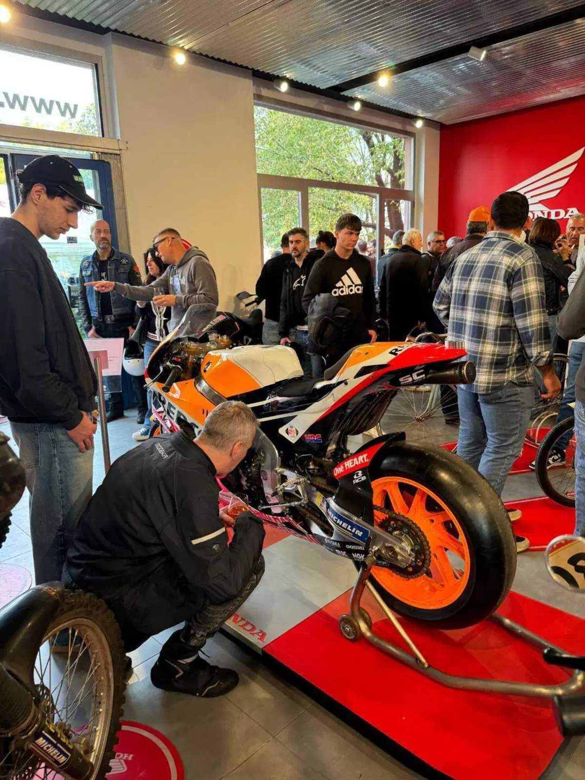 Grande successo per la festa dei 75 anni della Moto Macchion (7)