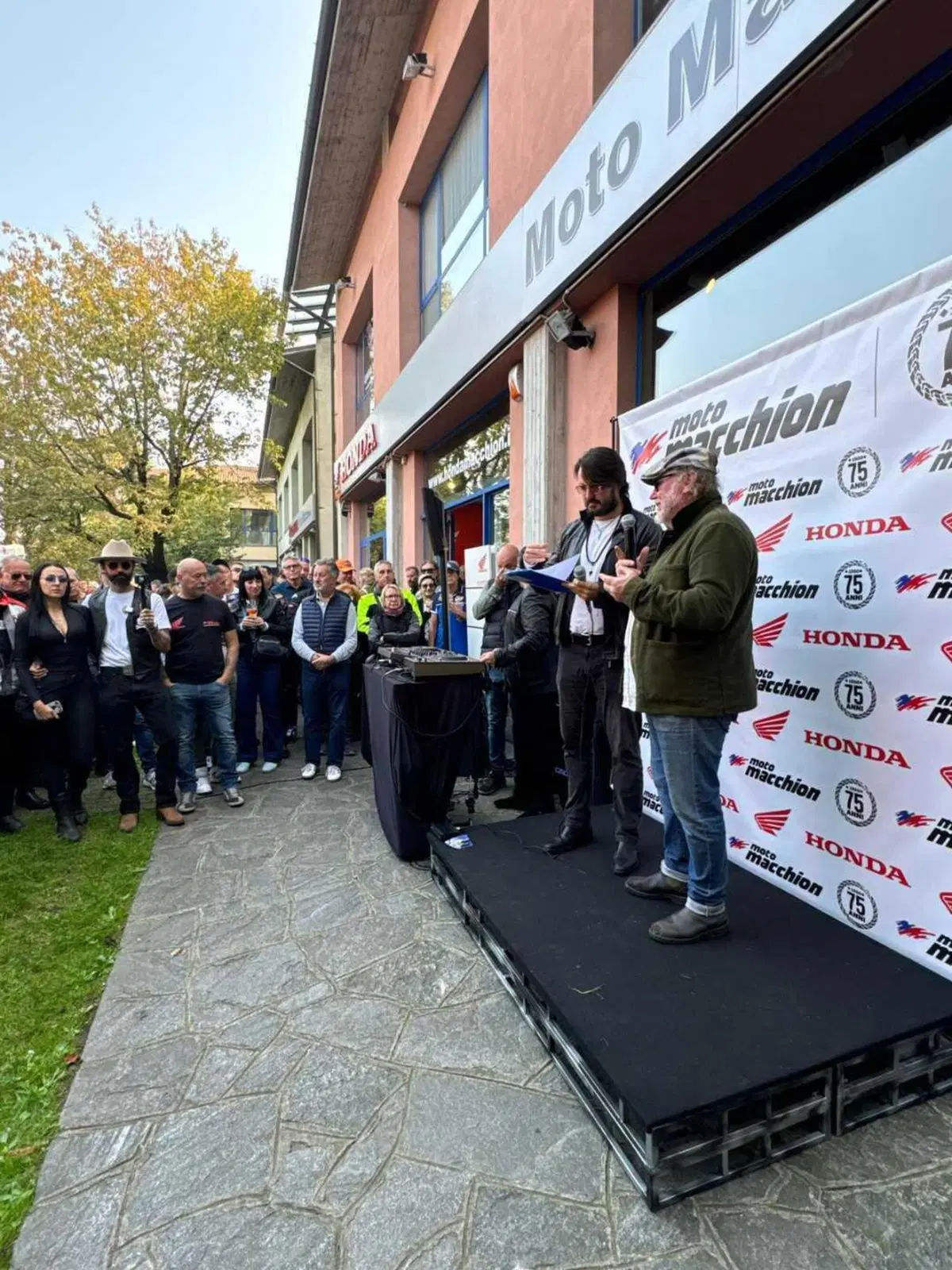 Grande successo per la festa dei 75 anni della Moto Macchion (13)