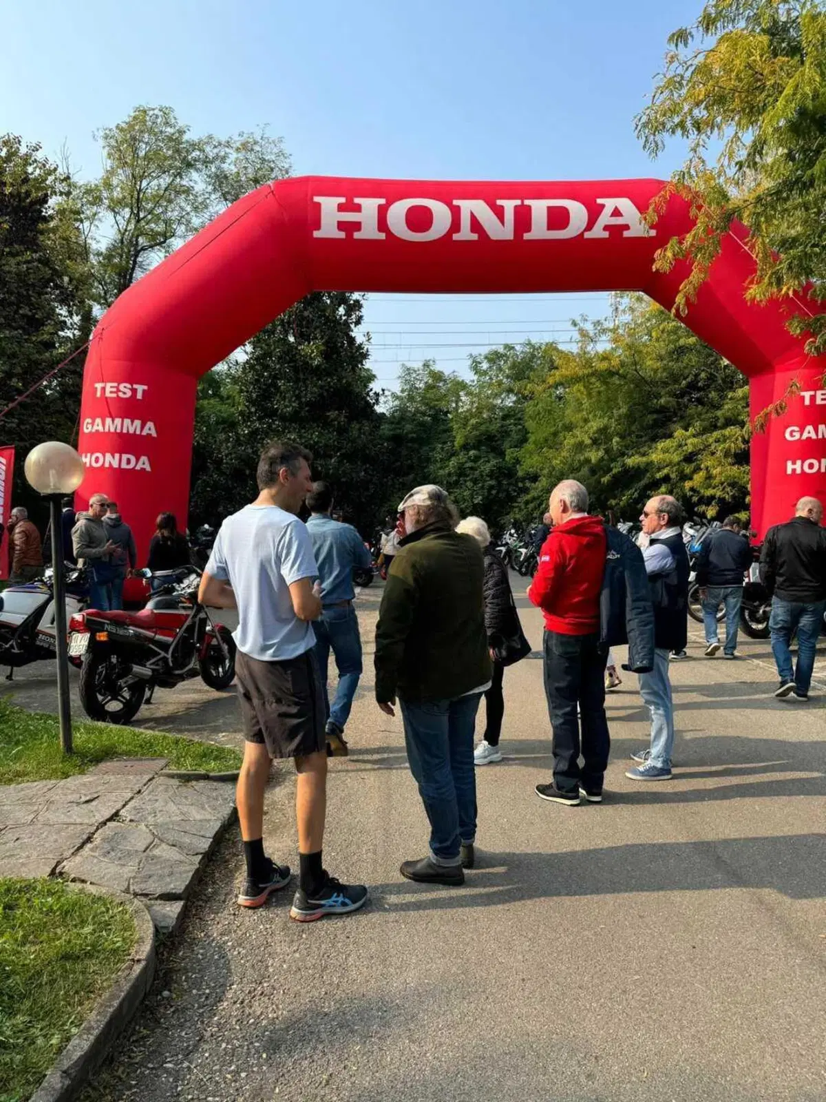 Grande successo per la festa dei 75 anni della Moto Macchion (15)