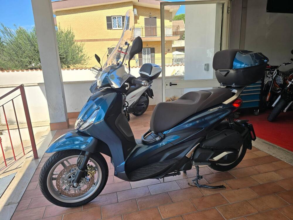 Piaggio Beverly 300 Hpe (2021) (2)