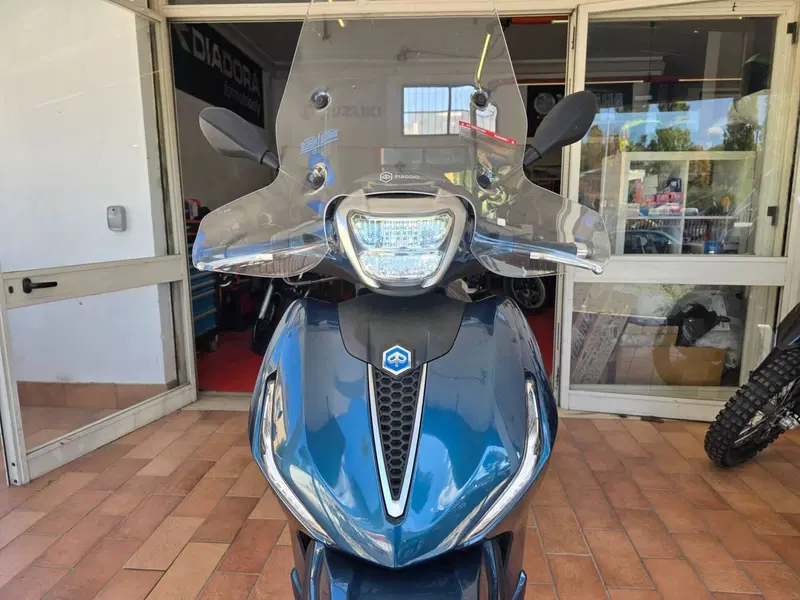 Piaggio Beverly 300 Hpe (2021) (4)