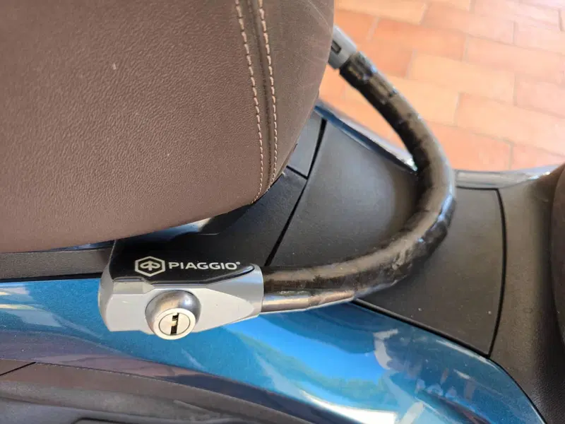 Piaggio Beverly 300 Hpe (2021) (6)